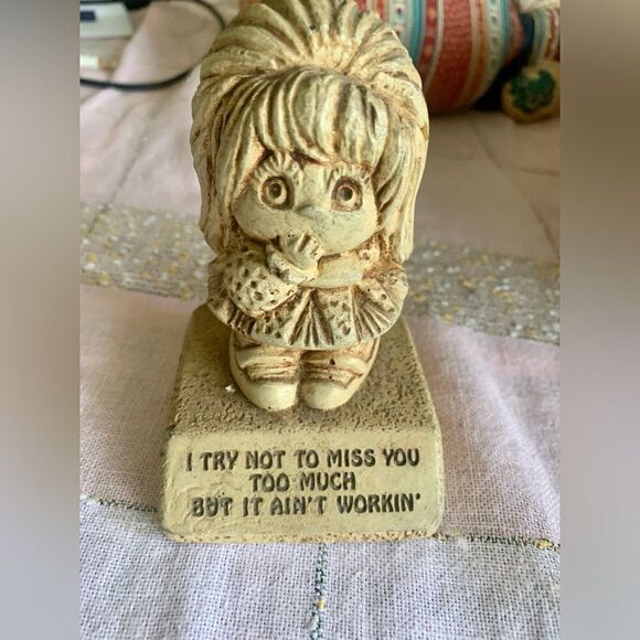 Paula Figurine 1977 - Picture 1 of 2